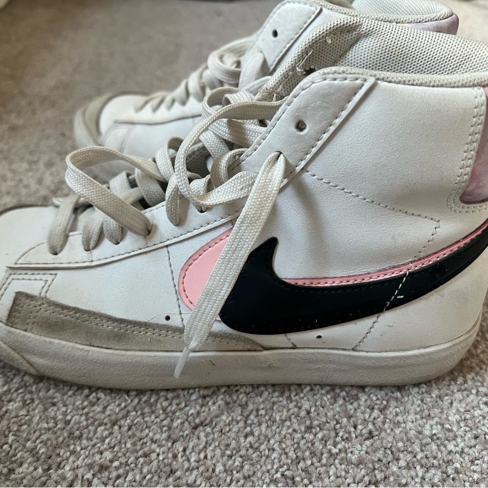 Nike Women's Sneakers in White, Pink, and Black